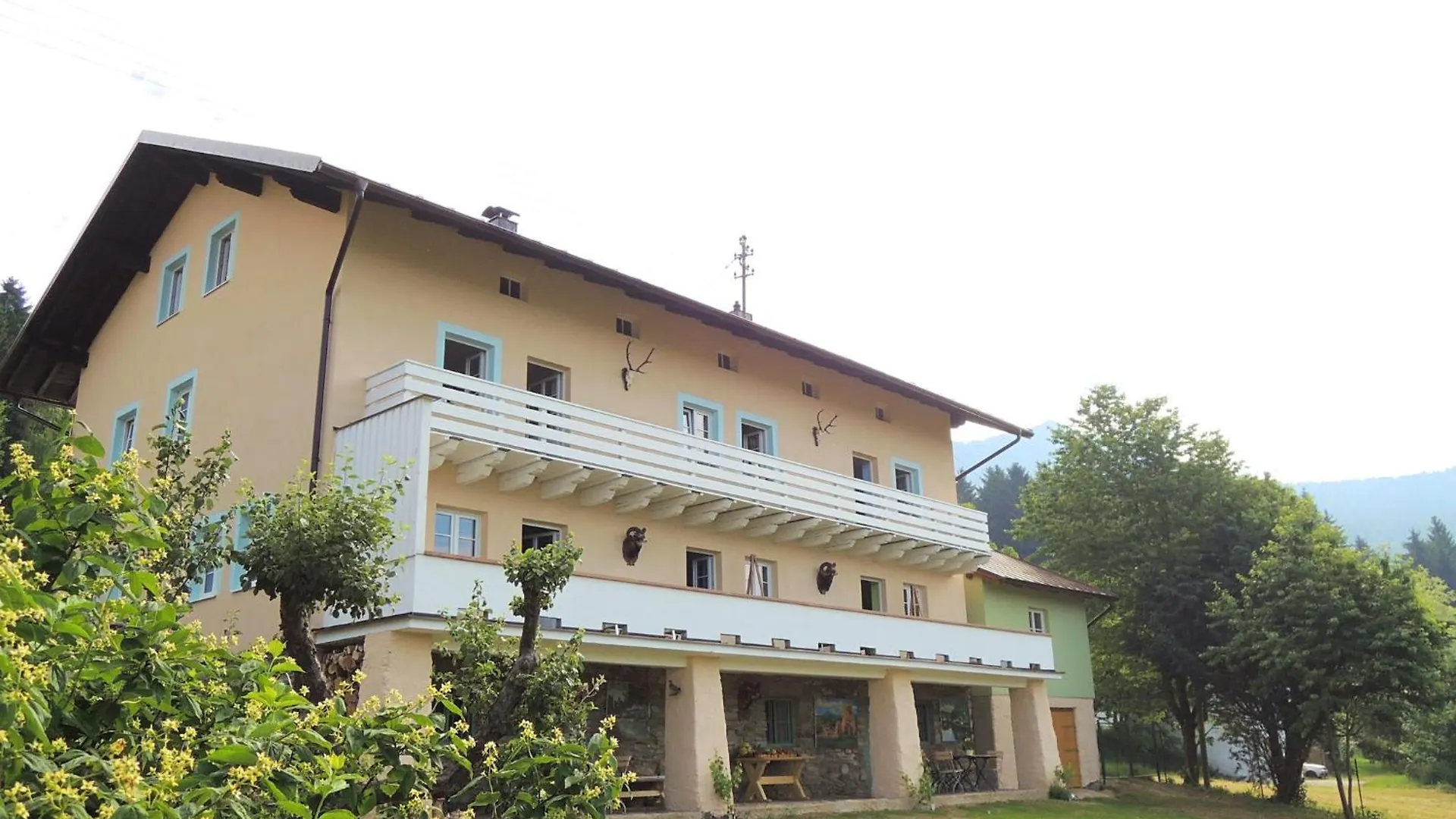 Spacious Villa near Forest in Buchet Lam